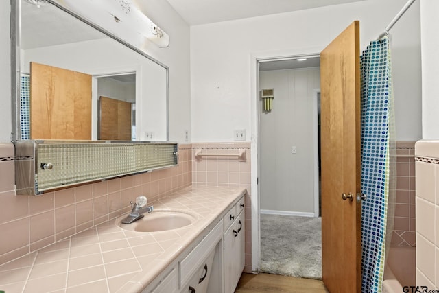 bathroom featuring hardwood / wood-style flooring, vanity, and shower / bath combo