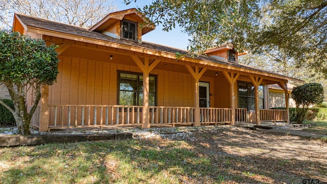 view of front facade with covered porch