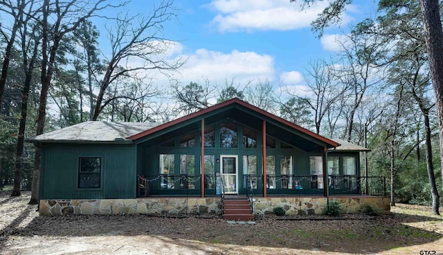 view of front of property featuring a porch