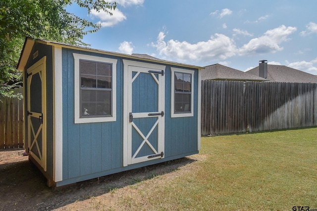 view of outdoor structure with a yard