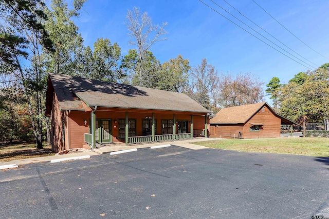 view of front of house featuring an outbuilding and a porch