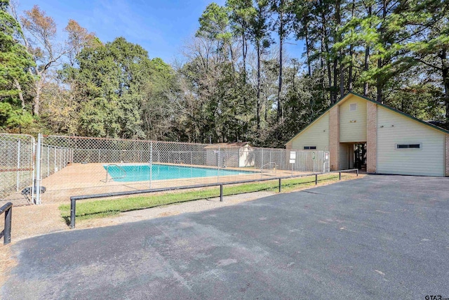 view of swimming pool