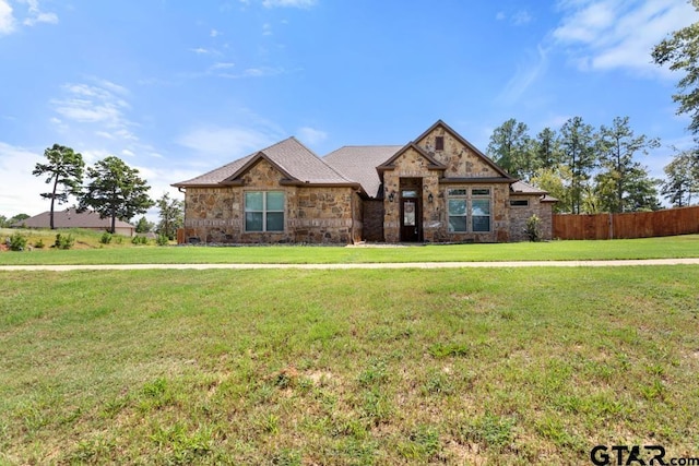 view of front facade featuring a front lawn