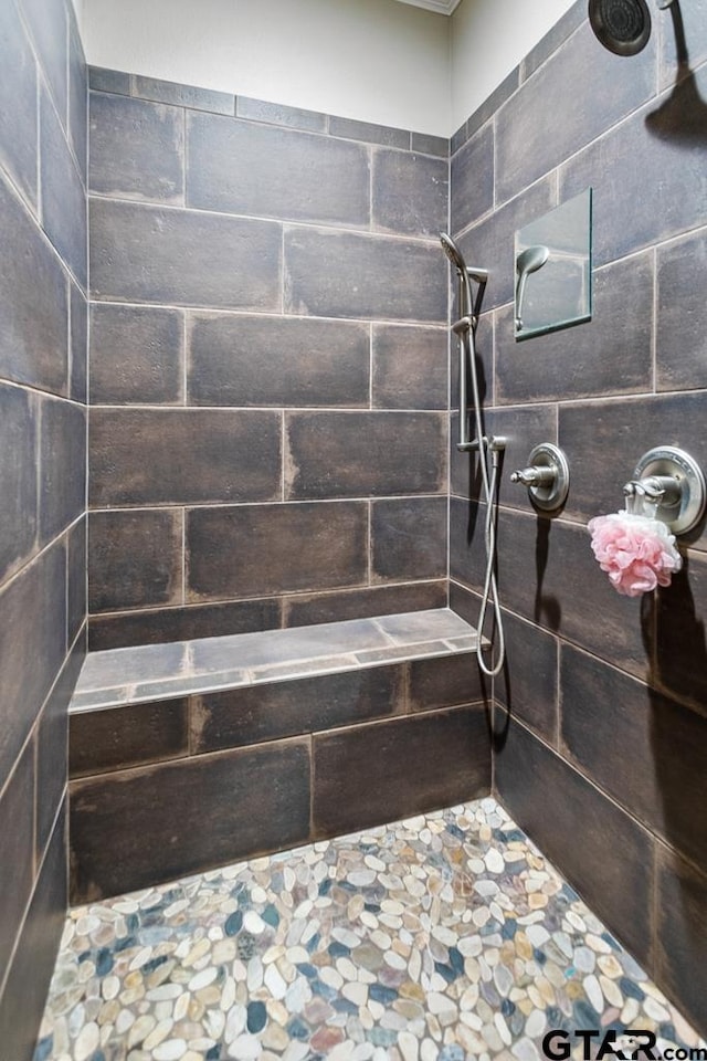 bathroom featuring tiled shower