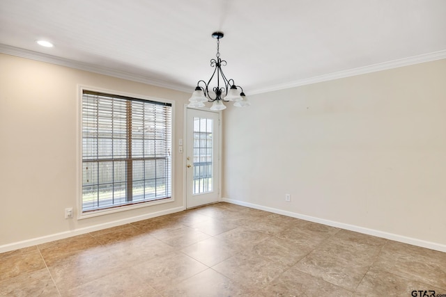 empty room featuring a notable chandelier and ornamental molding