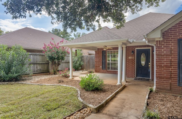 entrance to property featuring a porch and a yard