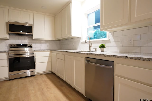 1370 Fm 315, Palestine, TX 75801 - kitchen featuring stainless steel appliances, a sink, light wood-style floors, and white cabinets