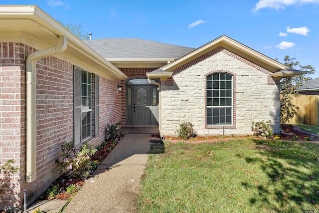 view of front of house with a front lawn