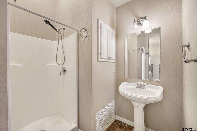 22886 County Road 422, Lindale, TX 75771 - full bath featuring a shower stall