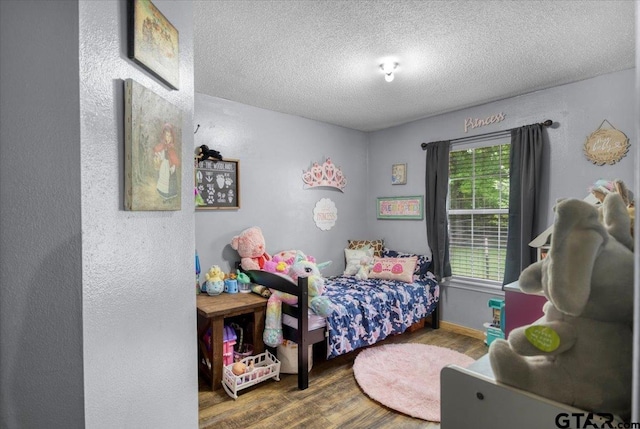 12305 Pine St, Larue, TX 75770 - bedroom with wood finished floors and a textured ceiling