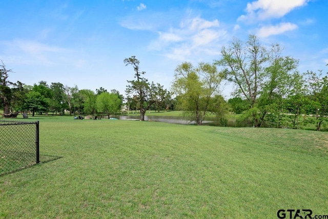 view of yard featuring a water view