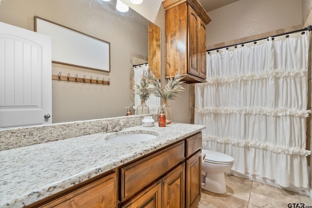 full bathroom with shower / tub combo with curtain, vanity, and toilet