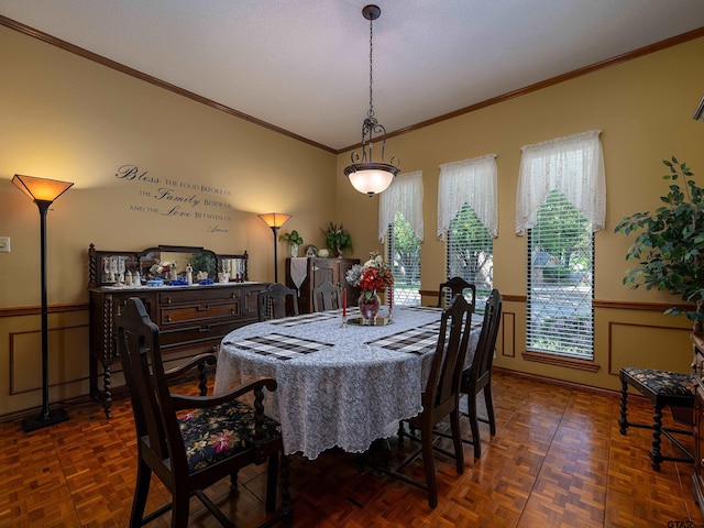 6109 Stoneleigh Dr, Tyler, TX 75703 - dining area with wainscoting and crown molding