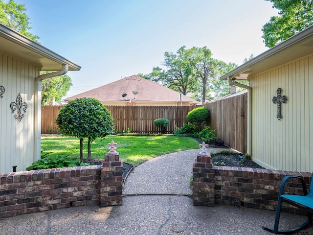 6109 Stoneleigh Dr, Tyler, TX 75703 - view of patio / terrace with a fenced backyard