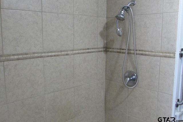 details featuring a tile shower