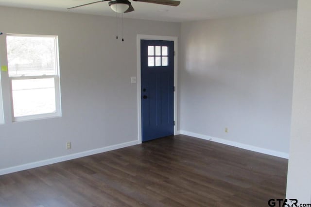 foyer with dark wood-style floors, ceiling fan, and baseboards