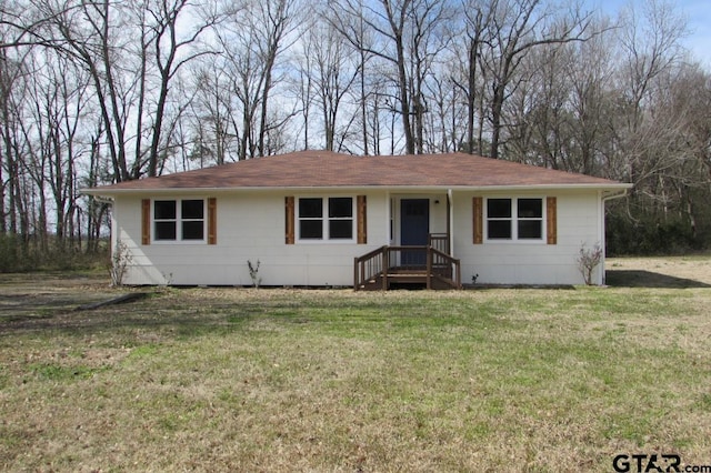 single story home featuring a front lawn