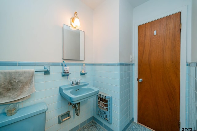 126 Jordan, Rusk, TX 75785 - bathroom with tile walls and wainscoting