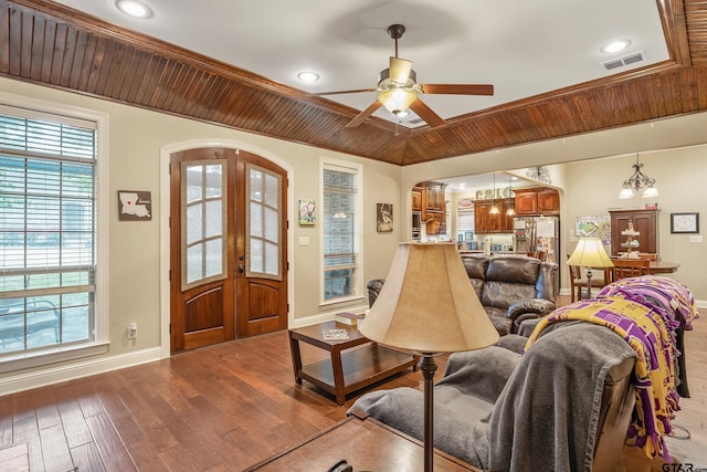 living area with baseboards, arched walkways, wood-type flooring, ceiling fan, and recessed lighting