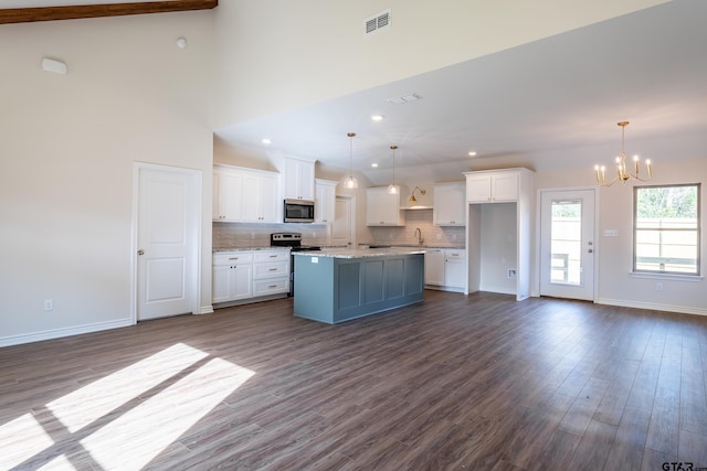 kitchen featuring an inviting chandelier, white cabinets, dark hardwood / wood-style floors, tasteful backsplash, and a kitchen island