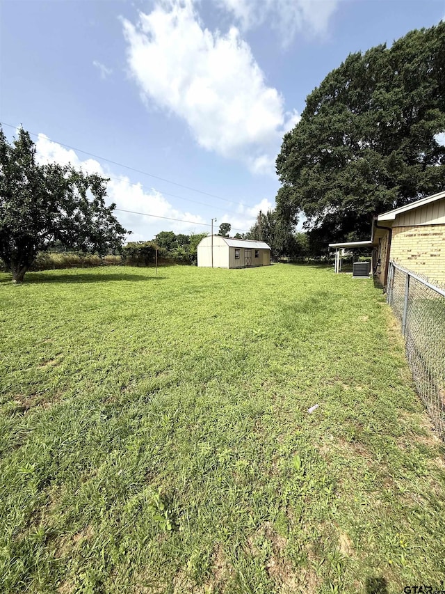 13675 Maple Dr, Tyler, TX 75709 - view of yard featuring an outbuilding