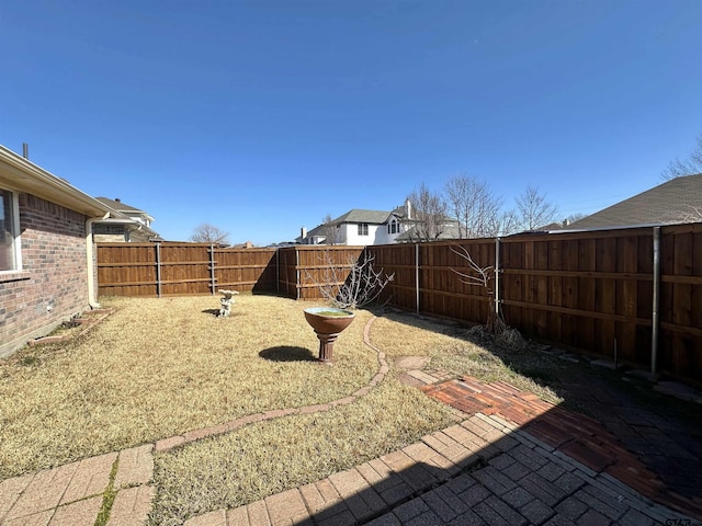 view of yard featuring a patio area