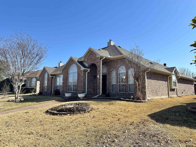 view of front of home with a front lawn