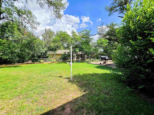3008 Oak Knob Dr, Tyler, TX 75701 - view of grassy yard featuring a patio area