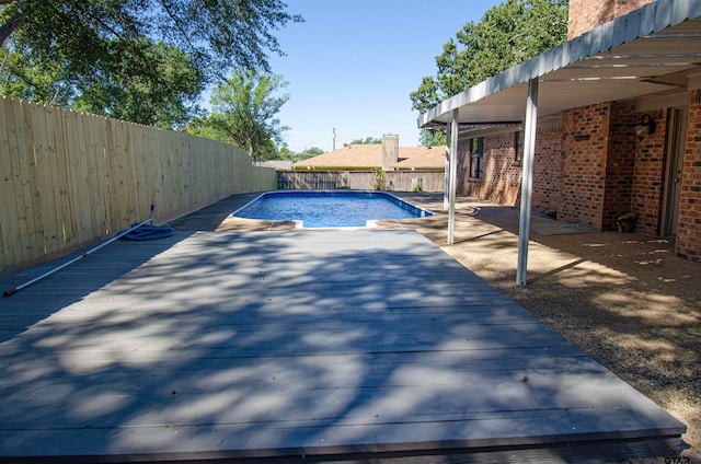 view of swimming pool