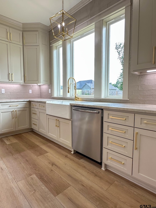 14438 Woodland Crk, Tyler, TX 75706 - kitchen featuring stainless steel dishwasher, a chandelier, backsplash, light wood finished floors, and pendant lighting