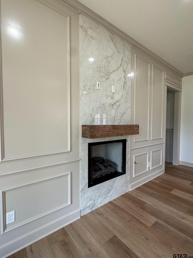 14438 Woodland Crk, Tyler, TX 75706 - detailed view of a high end fireplace, wood finished floors, and a decorative wall