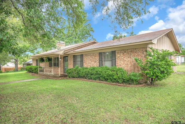 ranch-style home featuring a porch and a front lawn