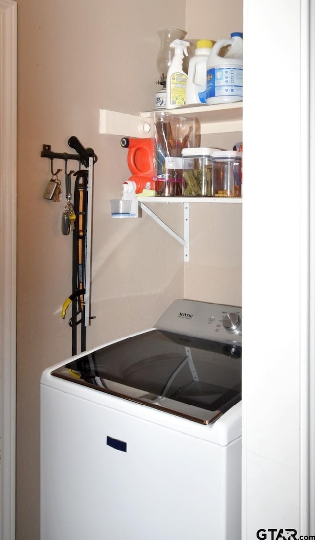 2333 Baretta Dr, Mesquite, TX 75181 - laundry area featuring washer / clothes dryer