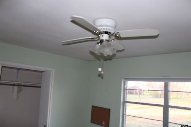 room details featuring a ceiling fan