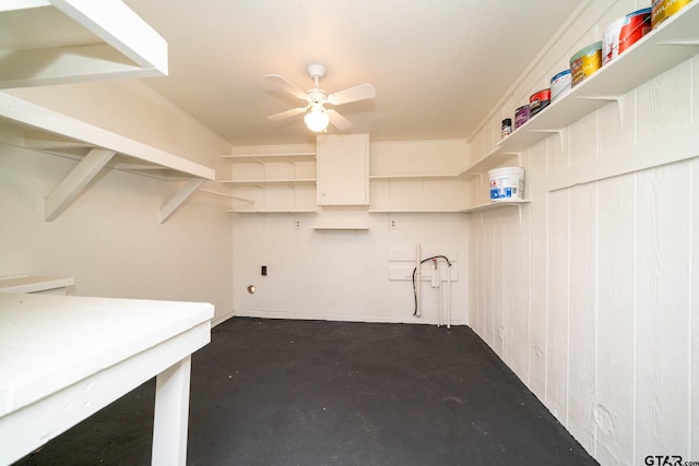 washroom featuring ceiling fan