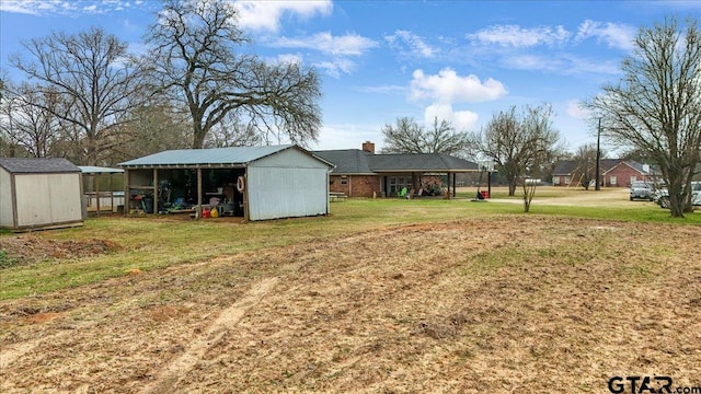 view of yard with a shed