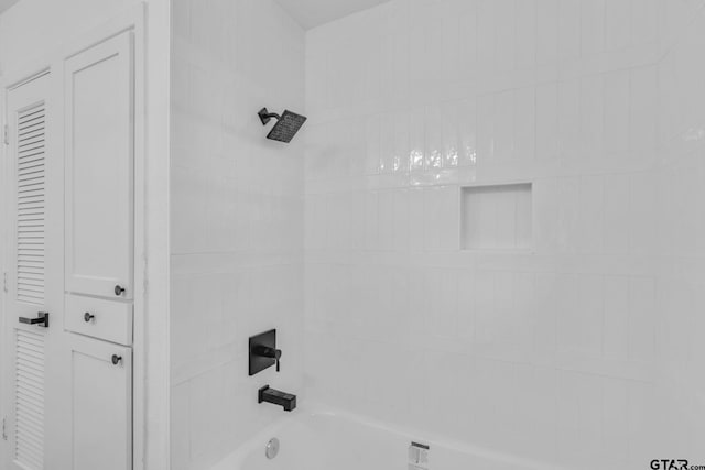 interior details with tiled shower / bath