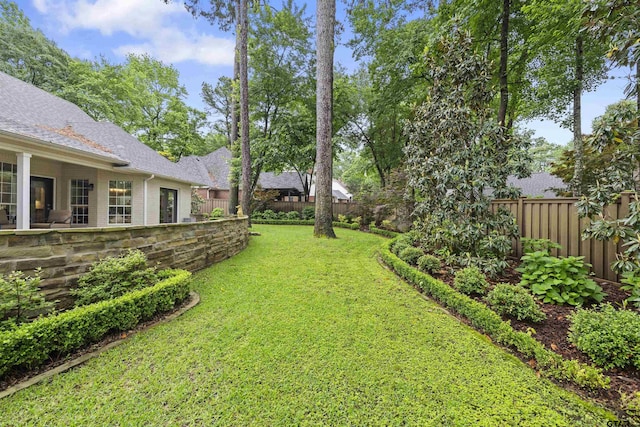 view of yard featuring a fenced backyard