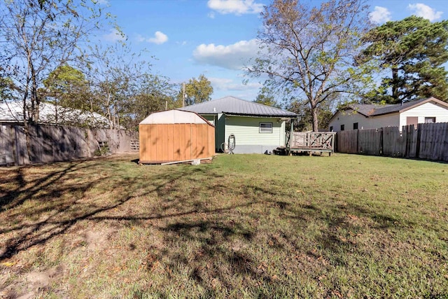 view of yard with a shed