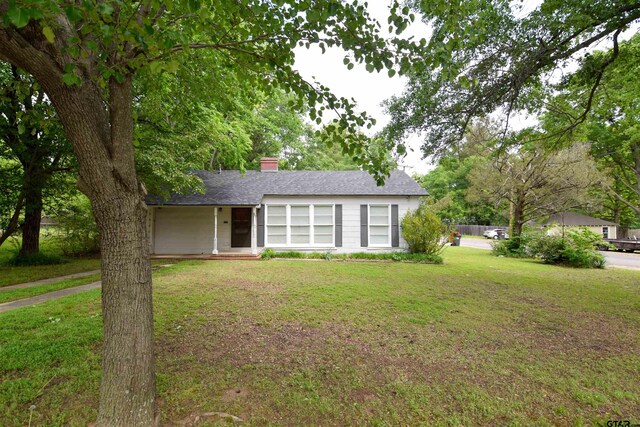 ranch-style house with a front yard