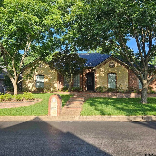 5603 Thomas Nelson Dr, Tyler, TX 75707 - view of front facade with a front yard