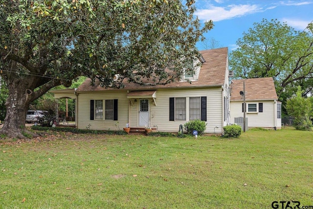 view of front facade featuring a front lawn