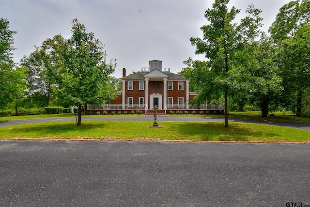 510 E Longview St, Arp, TX 75750 - greek revival house with brick siding, a front yard, a chimney, and curved driveway