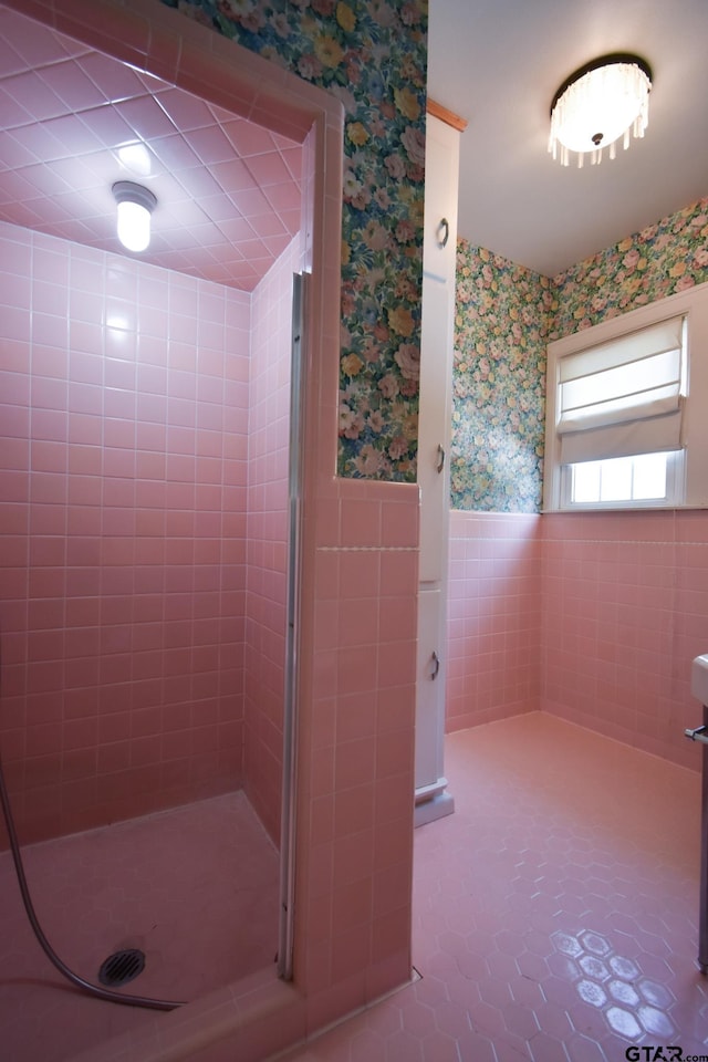 510 E Longview St, Arp, TX 75750 - bathroom featuring wallpapered walls, a wainscoted wall, tiled shower, and tile patterned flooring
