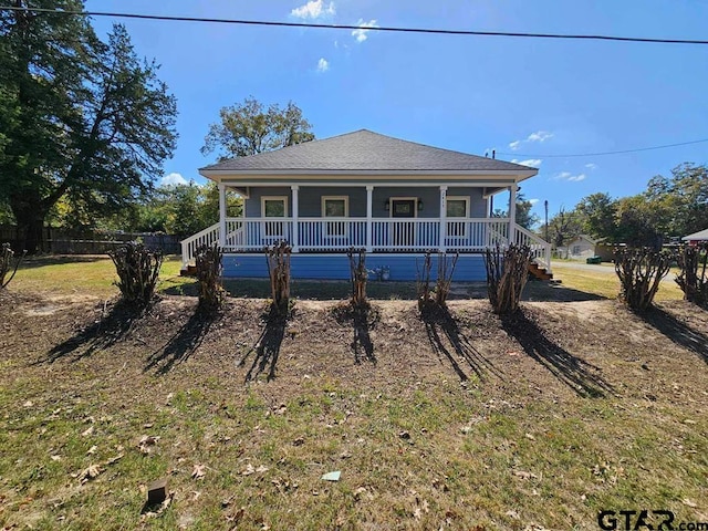 view of front of home with a porch and a front lawn