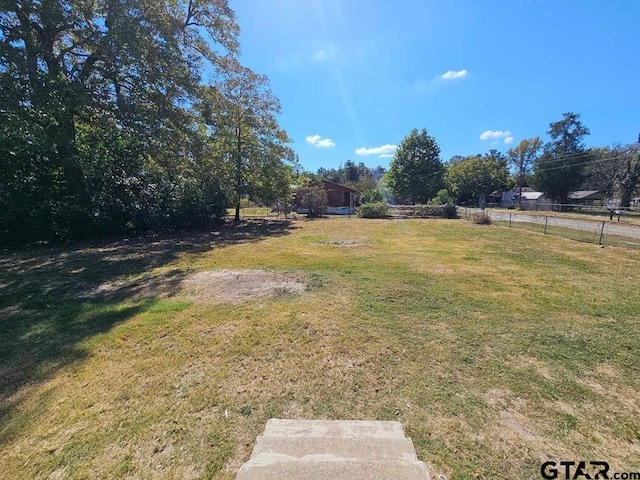 view of yard with a rural view