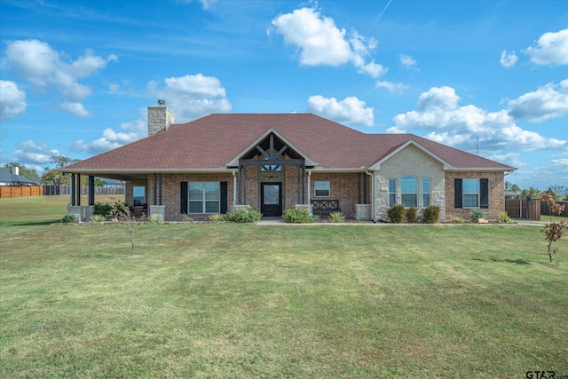 view of front of property with a front yard