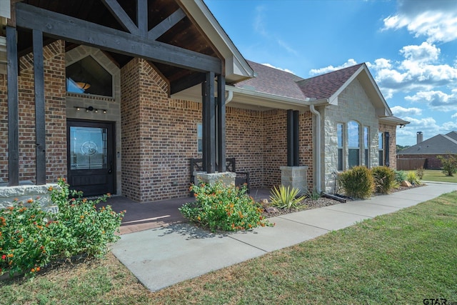 property entrance featuring a lawn