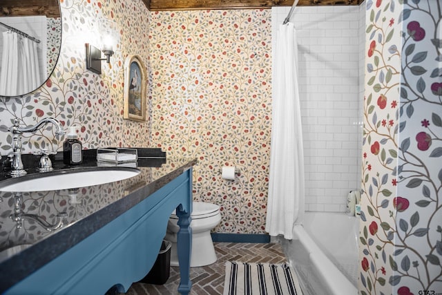 full bath with wallpapered walls, baseboards, toilet, shower / tub combo, and brick floor