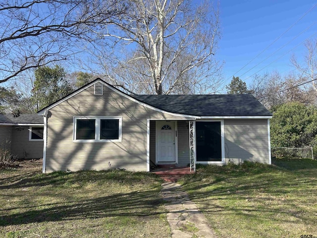 ranch-style house featuring a front yard